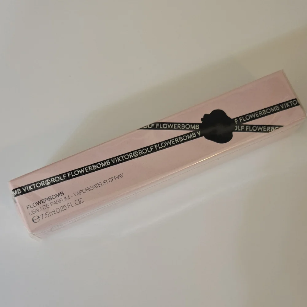 Viktor & Rolf Flowerbomb Eau de Parfum - Soft Pink - Picture 1 of 1